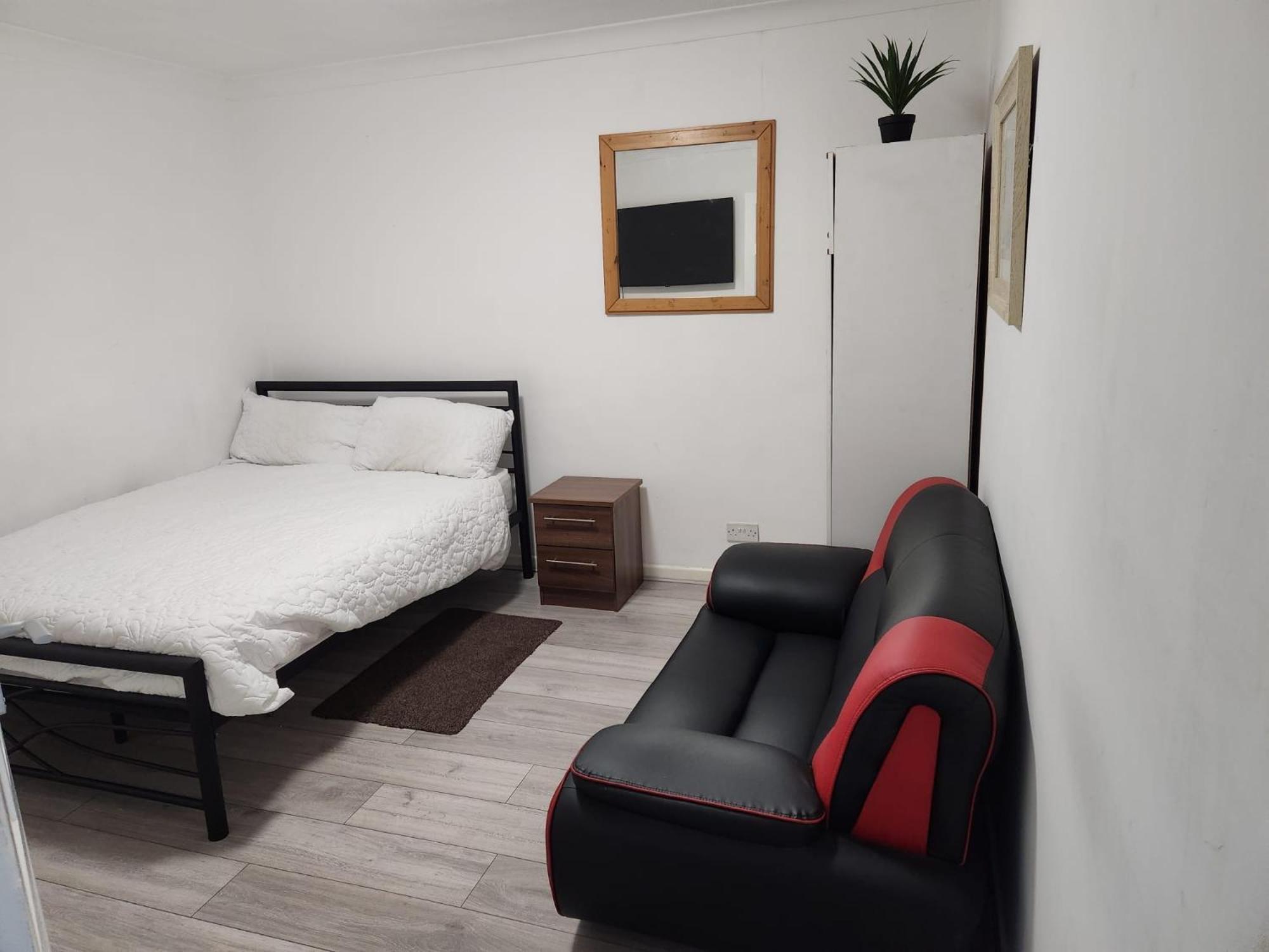 Bed and Breakfast Rubies, Firs Road, Сейл Экстерьер фото