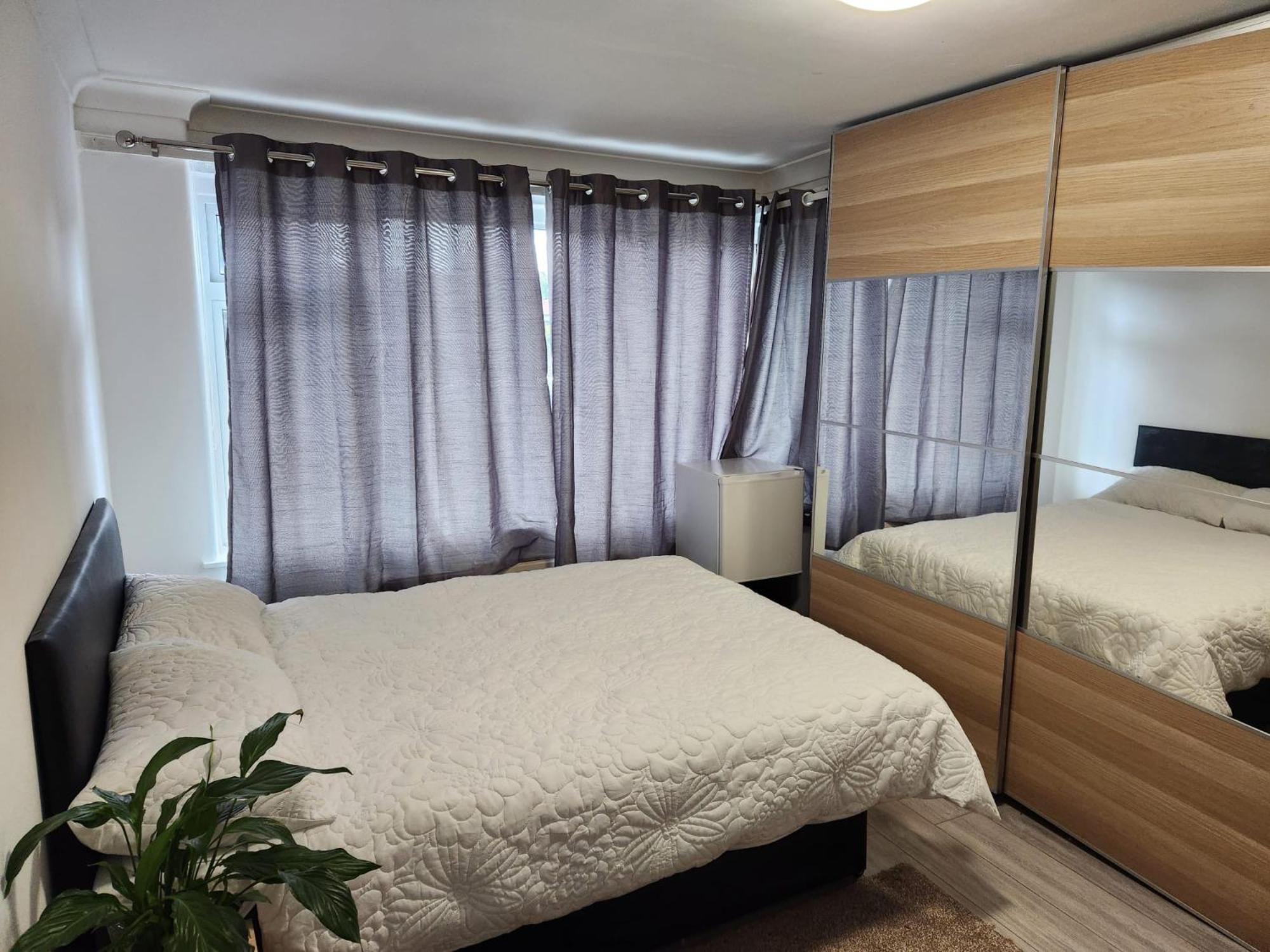 Bed and Breakfast Rubies, Firs Road, Сейл Экстерьер фото